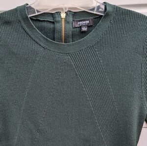 Premise Studio olive green cropped sleeves back zipper ribbed fabric